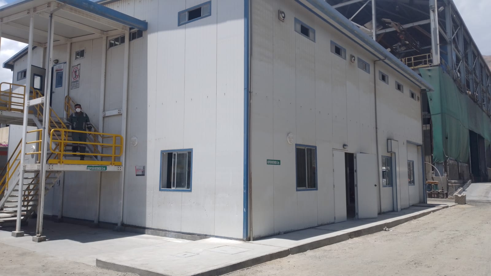 c0943cbd ad04 4af0 a106 60e9eae88c42